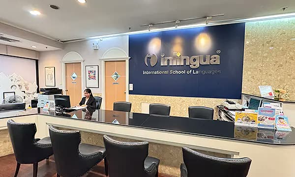 Reception desk at an inlingua International School of Languages branch